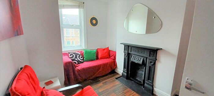3 Bedroom Maisonette To Rent In Livingstone Road, BA2