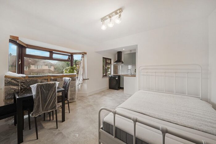 Studio To Rent In Brook Road, London, NW2
