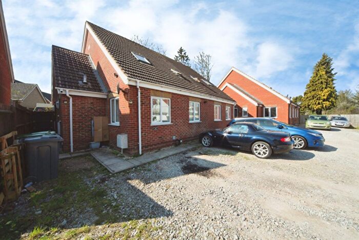 1 Bedroom Terraced House For Sale In Chester Mews, Luton, LU4