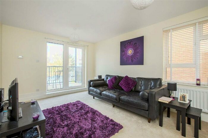 2 Bedroom Flat To Rent In Limerick Close, London, SW12