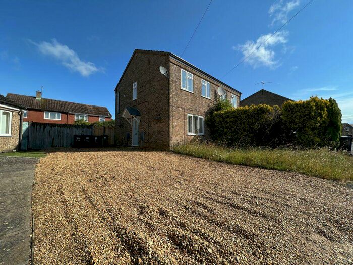 3 Bedroom Semi-Detached House To Rent In Poplar Road, NN17