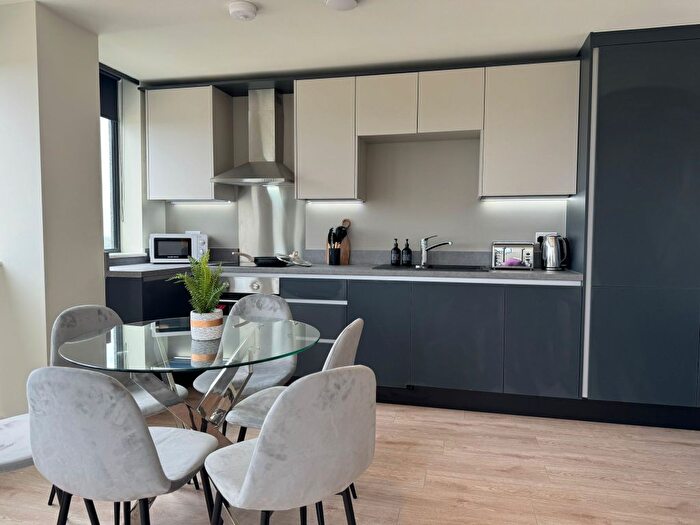 3 Bedroom Flat To Rent In Birmingham Road, West Bromwich, B70