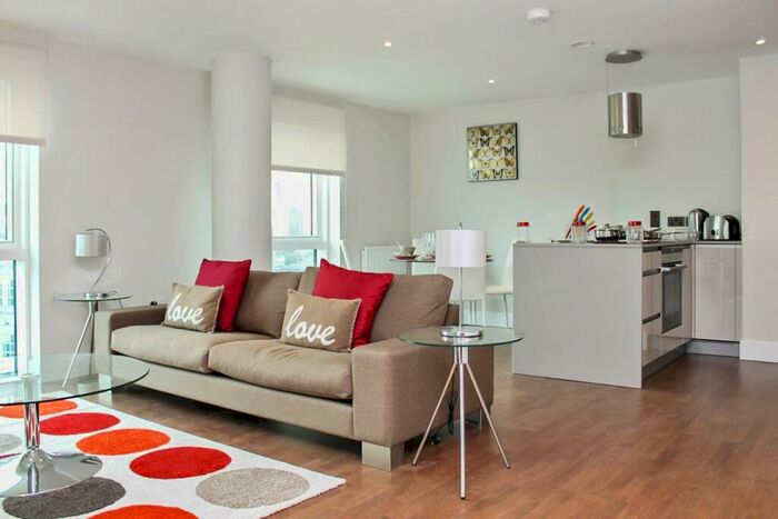 2 Bedroom Flat To Rent In Whitechapel High Street, Aldgate, London, E1