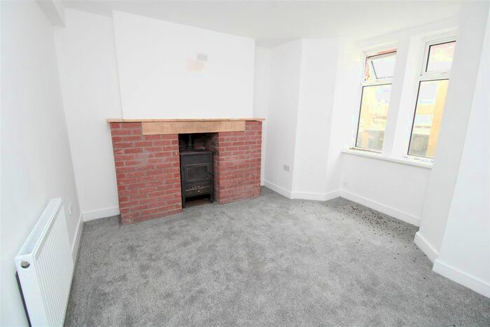 1 Bedroom Flat To Rent In Bedroom Flat, North Road, Ferndale, CF43