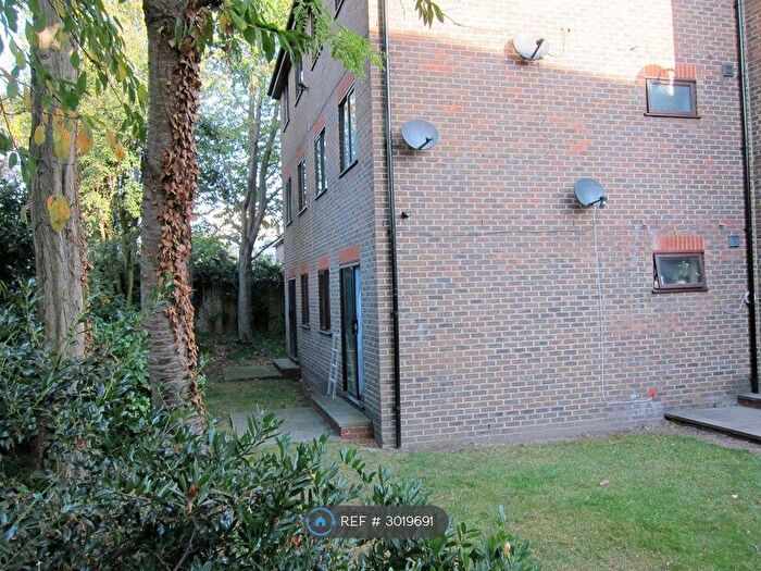 Studio To Rent In Bowles Hall, Brentford, TW8