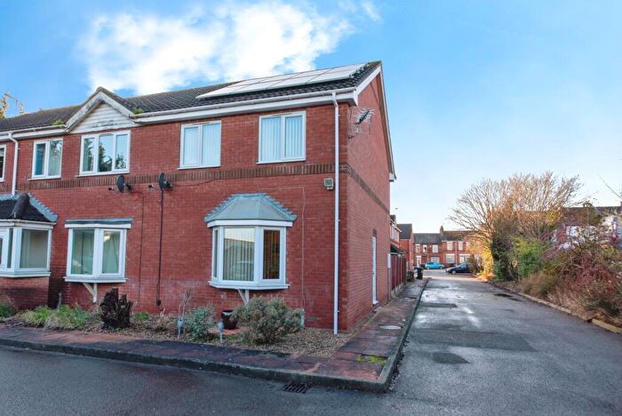 3 Bedroom Semi Detached House For Sale In Devon Street, Lincoln, Lincolnshire, LN2