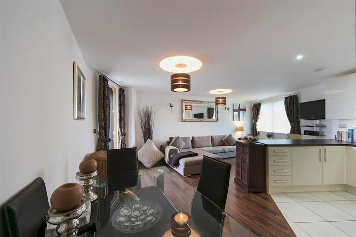 2 Bedroom Flat To Rent In Carlton Vale, London, NW6