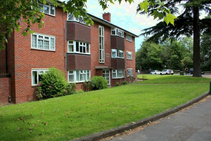2 Bedroom Ground Flat To Rent In Southend Road, Beckenham, London, BR3