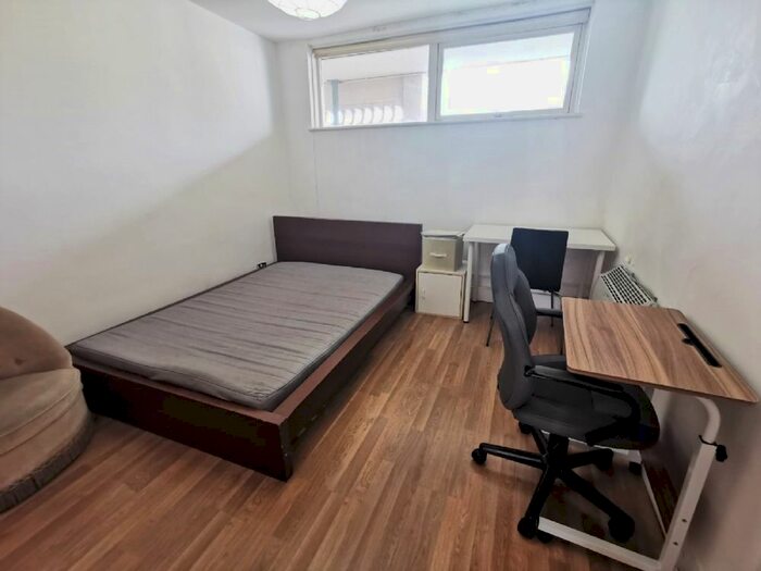 3 Bedroom Flat To Rent In Purchese Street, Euston, NW1