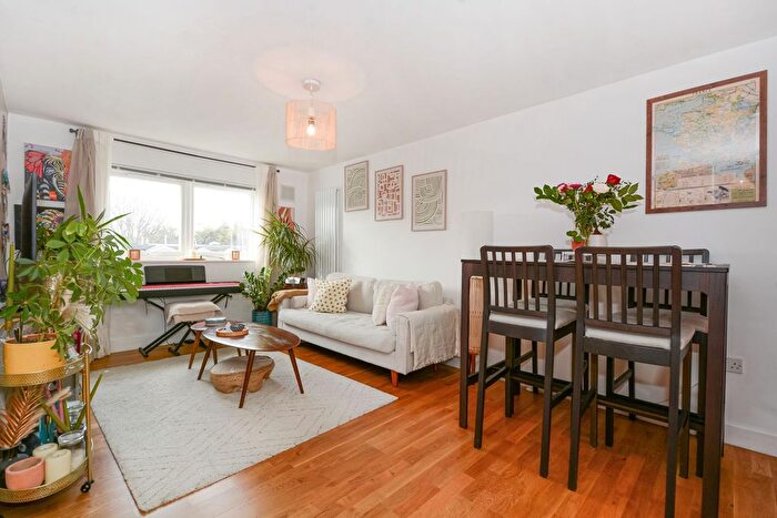 2 Bedroom Flat For Sale In Melville Court, Croft Street, SE8