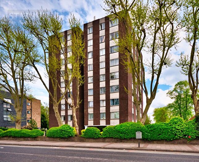 2 Bedroom Flat To Rent In Tenbury Close, Forest Gate, London, E7