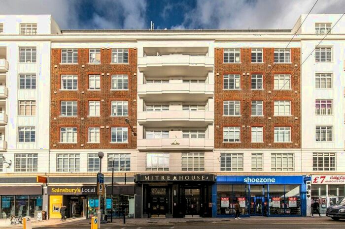 2 Bedroom Flat To Rent In Mitre House -, S92