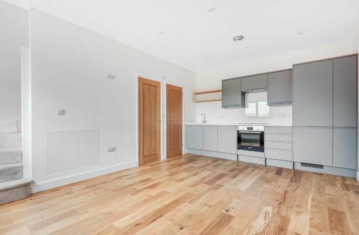 2 Bedroom Semi-Detached House To Rent In Genyn Road, Guildford, GU2