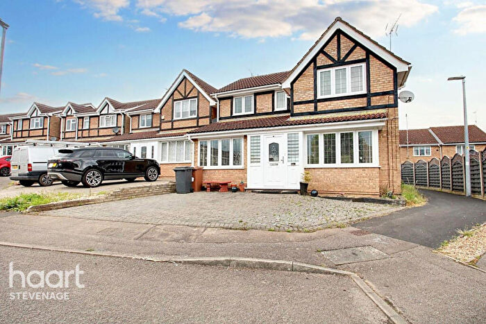 4 Bedroom Detached House For Sale In The Lawns, Stevenage, SG2