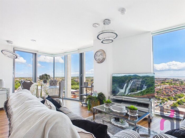 3 Bedroom Flat For Sale In The Tower, Plaza Boulevard, Liverpool, L8
