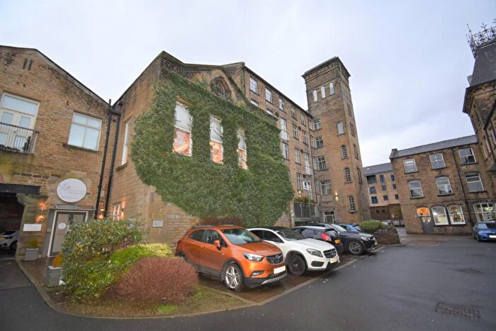 1 Bedroom Apartment To Rent In Plover Road, Lindley. Huddersfield, HD3