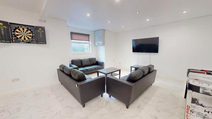 8 Bedroom Terraced House To Rent In Brudenell Road, Hyde Park, Leeds, LS6