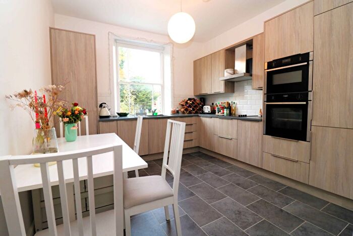 2 Bedroom Flat To Rent In Aubrey Road, London, N8