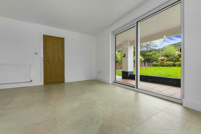 5 Bedroom Detached House For Sale In Dan-y-coed, Caerphilly, CF83
