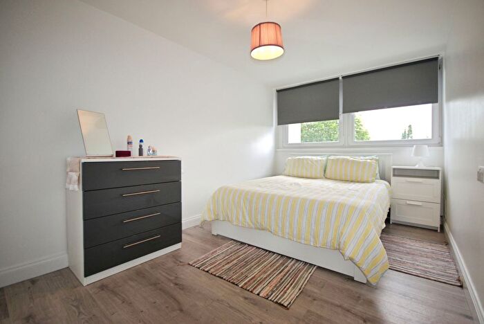1 Bedroom Flat To Rent In Green Dragon Lane, Brentford, TW8