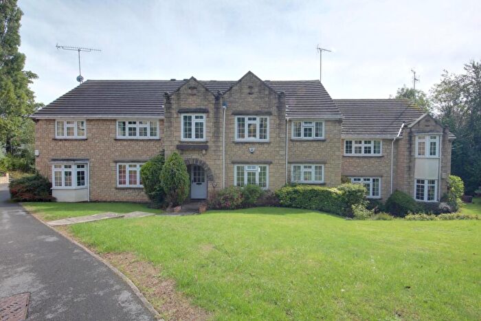 2 Bedroom Apartment For Sale In Glendower Park, Leeds, LS16