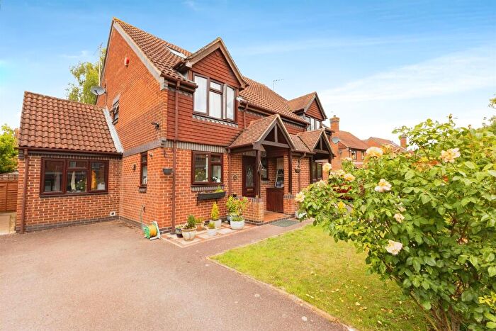 4 Bedroom Semi-Detached House For Sale In Winston Close, Spencers Wood, Reading, RG7