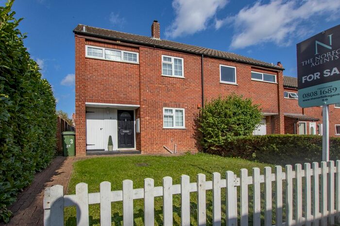 3 Bedroom Semi-Detached House For Sale In Yew Tree Court, Hockering, Dereham, NR20