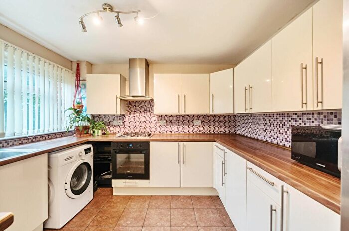 3 Bedroom End Of Terrace House For Sale In Hawkins Way, Wokingham, RG40