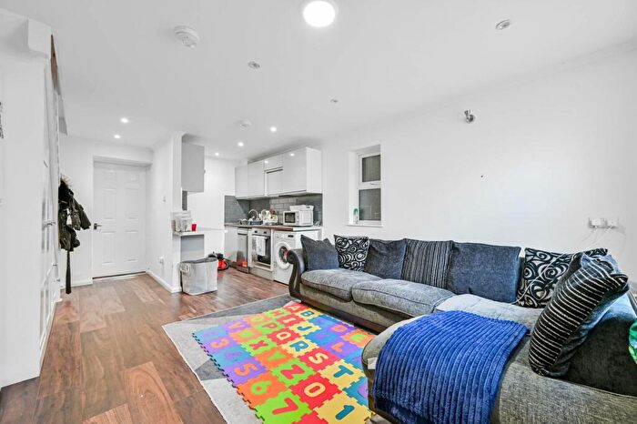 2 Bedroom End Of Terrace House To Rent In Greenland Mews, Deptford, London, SE8
