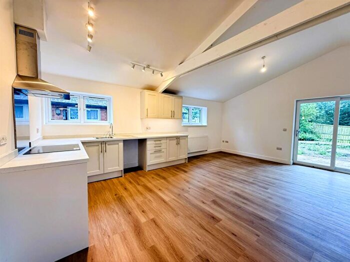 3 Bedroom Bungalow To Rent In Newlands Farm, Fordmore Farmshop, EX15