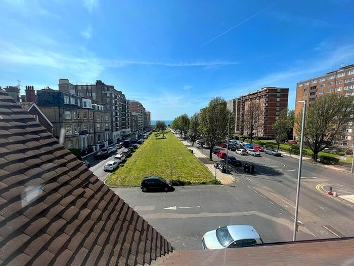 2 Bedroom Flat To Rent In Grand Avenue, Hove, BN3