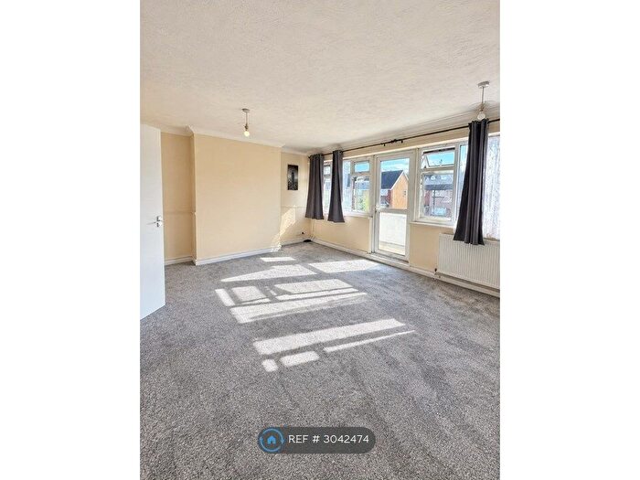 3 Bedroom Flat To Rent In Dock Road, Tilbury, RM18