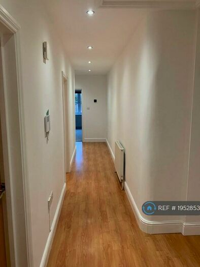 2 Bedroom Flat To Rent In The Warehouse, London, N14