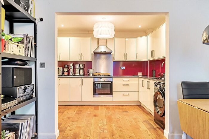 2 Bedroom Semi-Detached House For Sale In Aspen Mews, Penge, London, SE20
