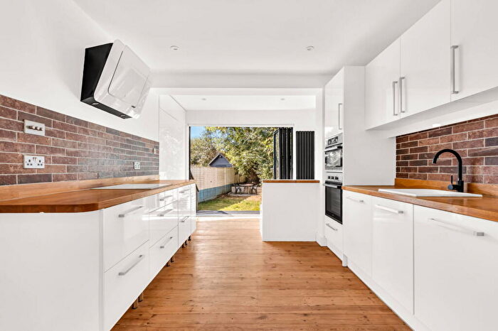 3 Bedroom Semi-Detached House For Sale In Holwell Road, Welwyn Garden City, AL7