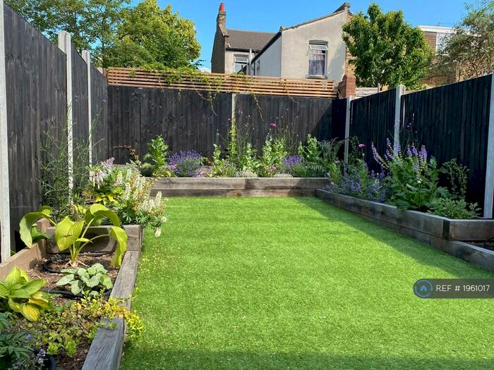 1 Bedroom Flat To Rent In Leslie Road, London, E11