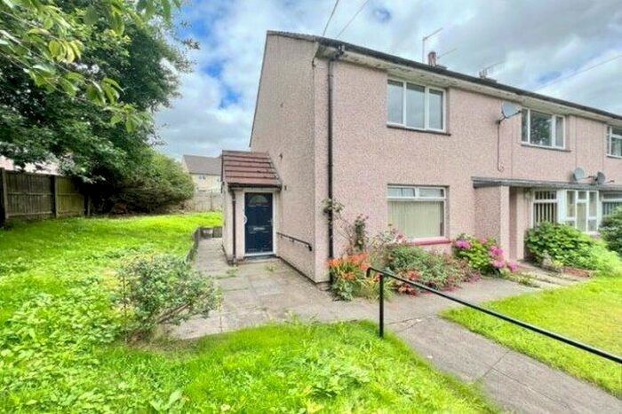 2 Bedroom Flat To Rent In Forest Crescent, Halifax, HX2