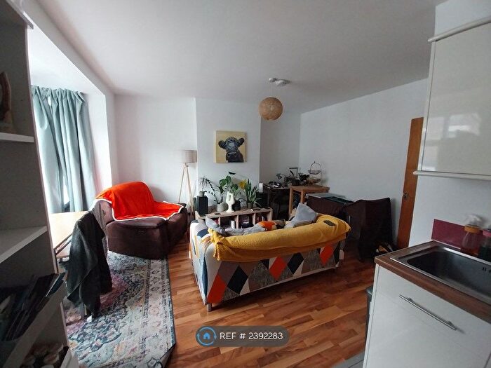 3 Bedroom Flat To Rent In Eade Road, London, N4