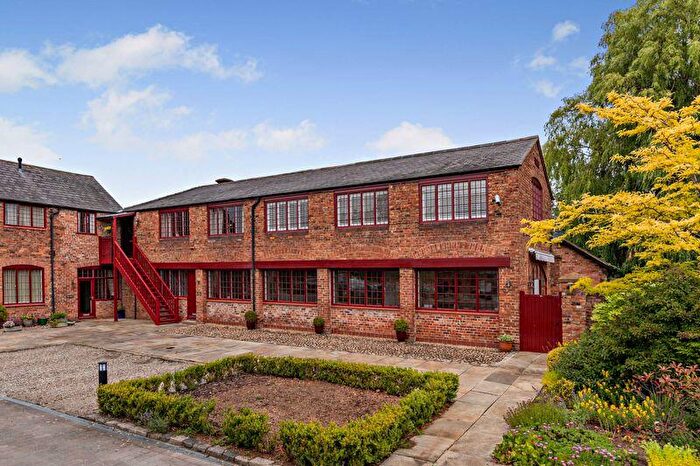 3 Bedroom Barn Conversion For Sale In Cuckoo's Nest, Cheshire, CH4