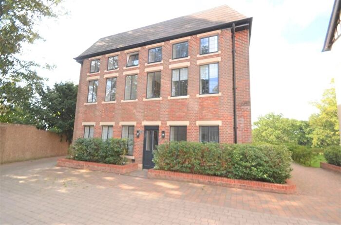 2 Bedroom Flat To Rent In The Ridgeway, Mill Hill, NW7