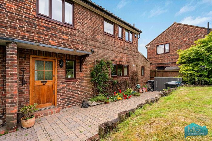 3 Bedroom Semi Detached House For Sale In Lullington Garth, London, N12