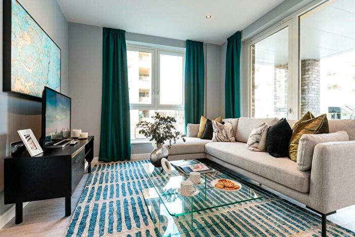 3 Bedroom Apartment For Sale In Holcombe Mansions, Mulberry Circus, IG11