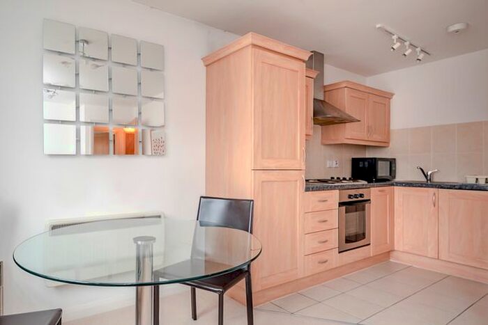 1 Bedroom Flat To Rent In Cookham Road, Maidenhead, Berkshire, SL6