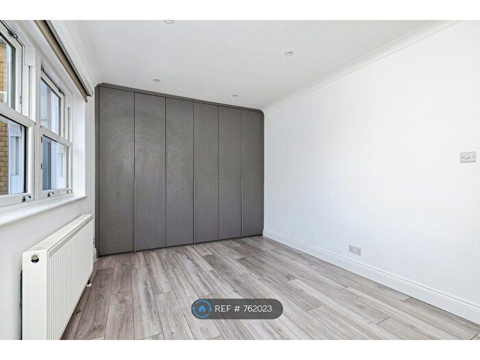 3 Bedroom Flat To Rent In Pratt Street, London, NW1
