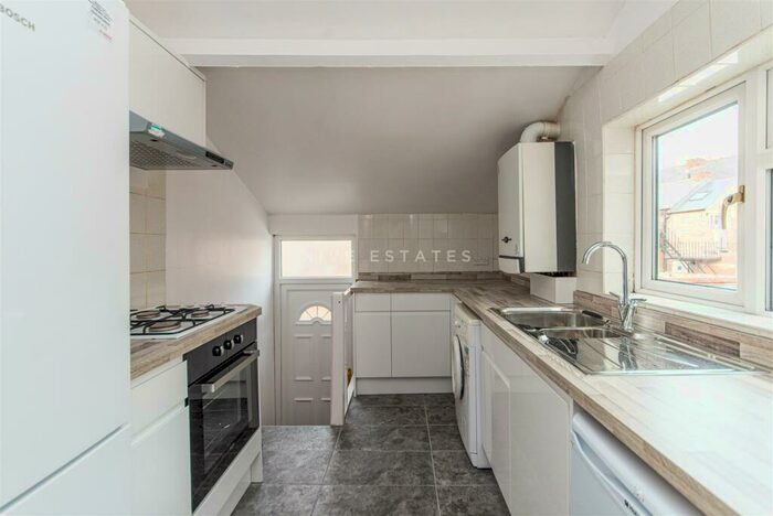 5 Bedroom Maisonette To Rent In Kelvin Grove, Sandyford, Newcastle Upon Tyne, NE2