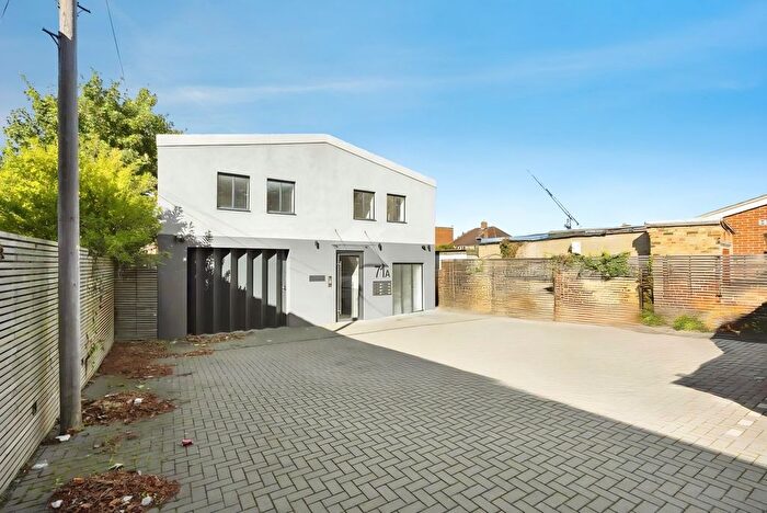1 Bedroom Flat For Sale In Colham Avenue, Yiewsley, West Drayton, UB7