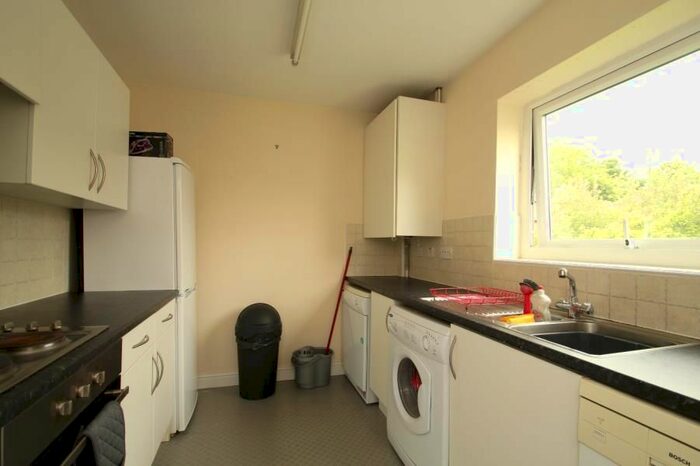2 Bedroom Flat To Rent In Moorland Drive, Moortown, Leeds, LS17