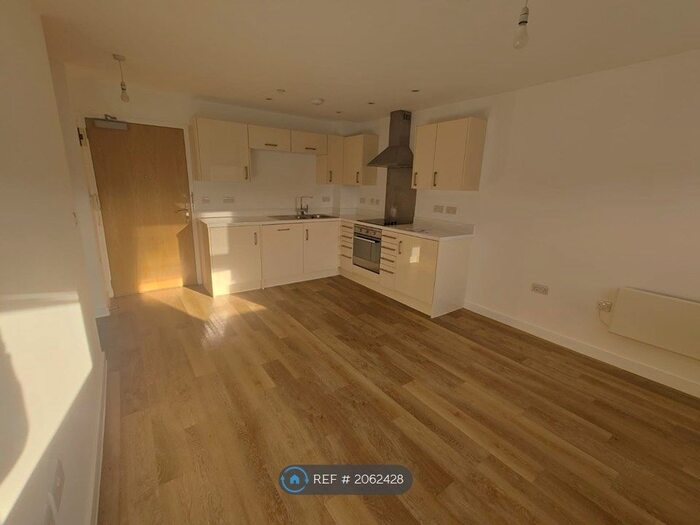 1 Bedroom Flat To Rent In Mill Reef House, Newbury, RG14