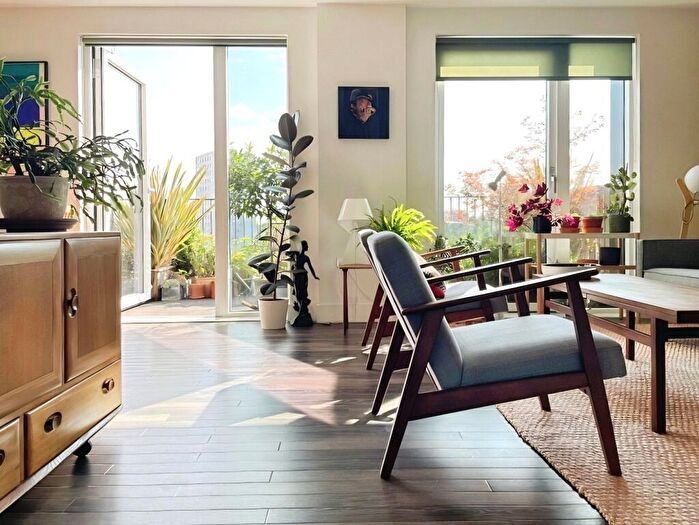 2 Bedroom Flat For Sale In Moulding Lane, London, SE14