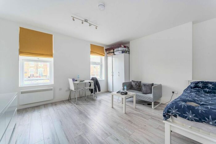 Studio To Rent In Uxbridge Road, Shepherd's Bush, London, W12